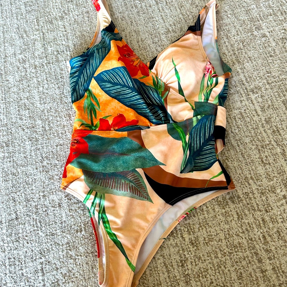 Bathing suit 🩱 and skirt coverup